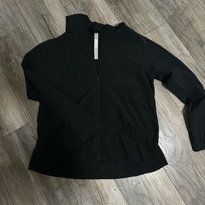 Lululemon black raincoat/outerwear jacket
